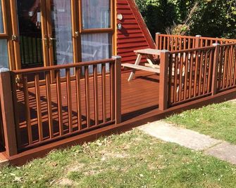 Seaside Chalet - Sleeps 6 - Deal