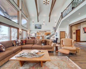 Madison River House - Ennis, Mt - Ennis - Living room