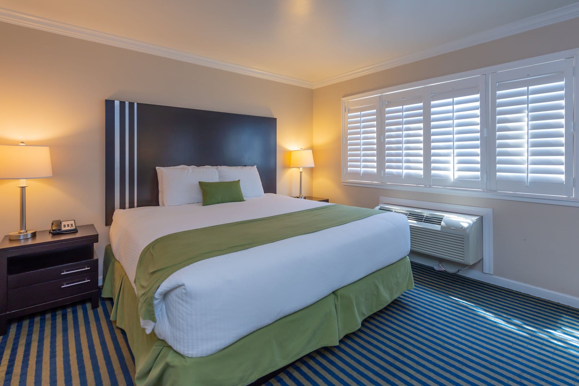 Ocean Pacific Lodge - Santa Cruz - Bedroom