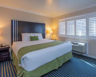Ocean Pacific Lodge - Santa Cruz - Bedroom