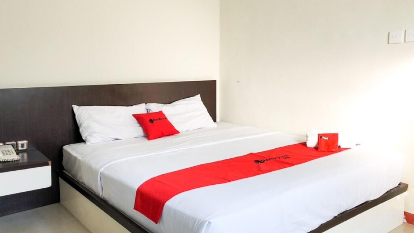 RedDoorz near Pantai Pede