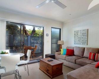 Aqua Apartment 4 - Smiths Lake - Living room