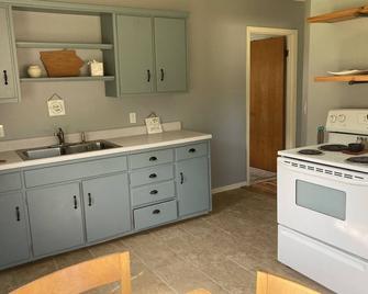 Cozy Beach Cottage. Great lake views. Lake access! Sleeps 6 efficiently. - Storm Lake - Keuken