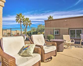 55 and Community with Pool and Spa Green Valley Retreat! - Green Valley - Balkon