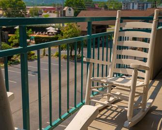 Arbors at Island Landing Hotel & Suites - Pigeon Forge - Balcony