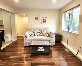 Cozy Suite with Private Garden - San Francisco - Living room