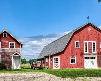 2023-2024 Academic Listing Connecticut Farm House With Breathtaking Views - Lakeville - Edificio