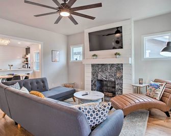 Charming Downtown Home w/ Updated Interior! - Оклахома-Сіті - Вітальня