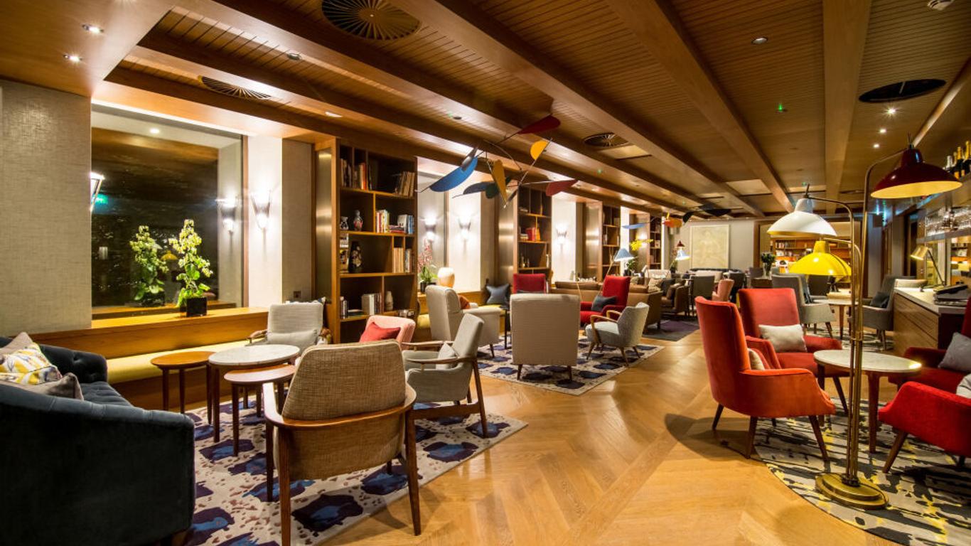 Devonshire Club & Hotel