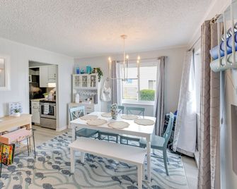 1 Mi to Jolly Roger Condo with Pool in Ocean City! - Ocean City - Dining room