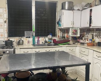Tamarindo Hostel - San Pedro Sula - Kitchen