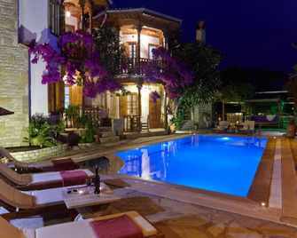 Villa Vali - Akyaka - Piscina