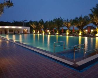 3Z Pool Villa & Hotel - Bang Lamung - Pool