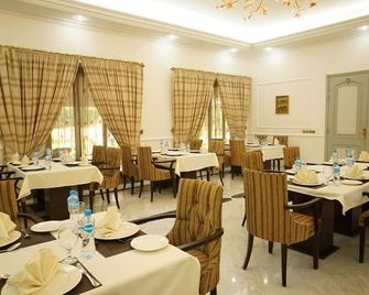 Etihad Club by Faletti's Hotel - Rahimyar Khan - Restaurante