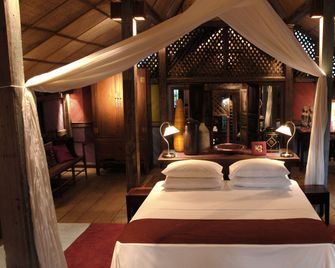 Bon Ton Antique Wooden Villas - Langkawi - Bedroom