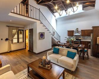 Casa Faustina Boutique Hotel - Antigua Guatemala - Pokój dzienny