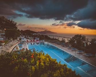 Gocce Di Capri Resort - Massa Lubrense - Pool