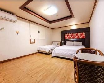 Prince Hotel - Gwangju - Bedroom