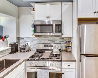 Modern Newbury Park Retreat near Thousand Oaks & Malibu - Newbury Park - Kuchyň