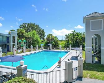 Stayable Lakeland - Lakeland - Pool