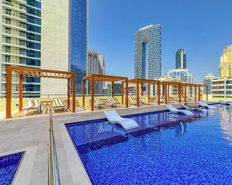 Upgrade Unit with Sea View - Madinat Zayed - Piscina