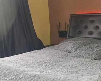 Charming studio with WiFi and AC in serene Yerevan - Ereván - Habitación