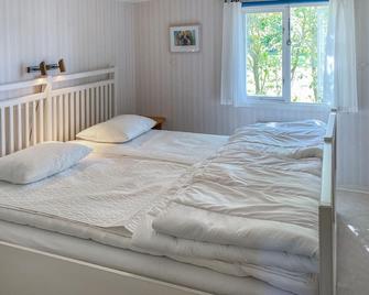 Beautiful Home In Tranås With Lake View - Tranås - Bedroom