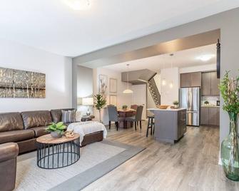 Brantford King Bed Near it All - Brantford - Living room