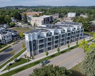 539 Bay St. Lake View Condo Unit 104E - Traverse City - Edificio
