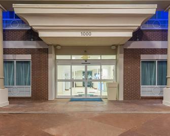 Holiday Inn Express Hotel & Suites Frankfort - Frankfort - Building