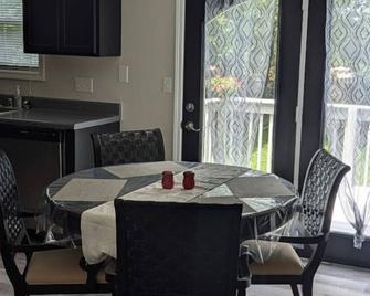 Loop Haven in Madisonville Ky. - Madisonville - Dining room