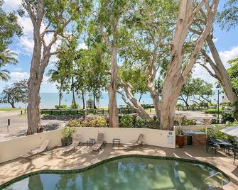 On Palm Cove Beachfront Apartments - Palm Cove - Pool