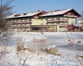 Ströbinger Hof - Therme Wellness Resort - Bad Endorf - Будівля
