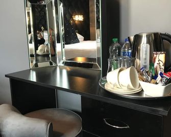 The Lilly Restaurant With Rooms - לאנדודנו