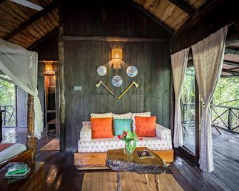 Pugdundee Safaris- Tree House Hideaway - Tala - Living room