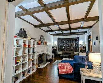 Charming Victorian Bed And Breakfast, Wifi, Swimming Pool, Gated Parking Onsite - South Orange - Sala de estar
