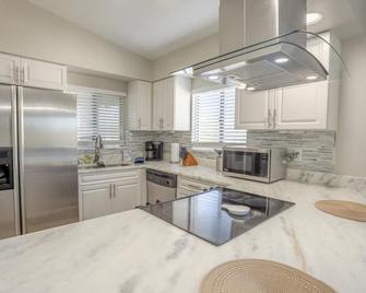 Irb Poolside Unit A Star5vacations - Indian Rocks Beach - Kitchen
