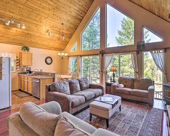 Riverfront Hungry Horse House with Large Deck! - Hungry Horse - Living room