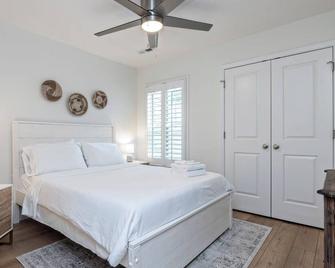 Incredible Location - Virginia Beach - Bedroom