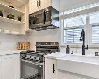 Rocklin Home with Spacious RV Access Parking - Rocklin - Kitchen