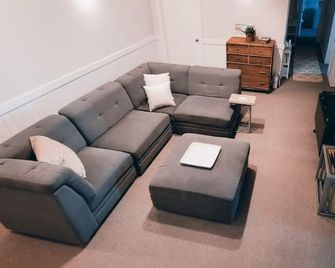 Groups of 6-16 at Manitou Beach - Watrous - Sala de estar