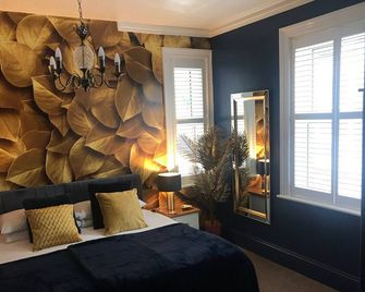 Amarillo Guesthouse - בורנמאות' - חדר שינה