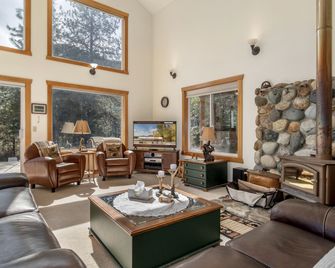 Pine Tree Cottage 3 Bedroom Home by NW Comfy Cabins by RedAwning - Leavenworth - Lounge