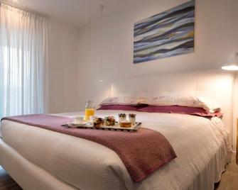 B&B Le Farfalle - San Felice del Benaco - Bedroom
