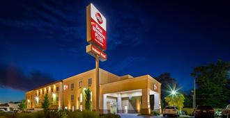 Best Western Plus Eastgate Inn & Suites - Wichita - Budynek