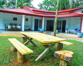 Graten Tea Garden Holiday Bungalow - Horana - Patio