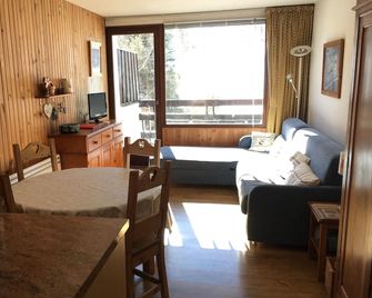 Directly On The Slopes Of Serre Chevalier 1400, Very Comfortable Studio - La Salle-les-Alpes - Salle à manger