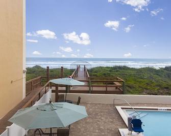 Wonderful Updated Oceanfront 1 Bedroom Condo! - St. Augustine - Balcony