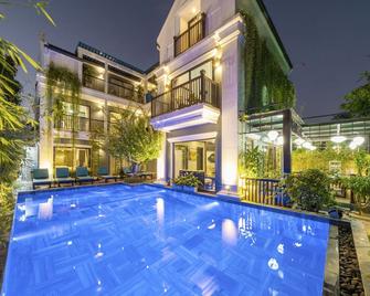 Daisy An Bang Villa - הוי אן - בריכה