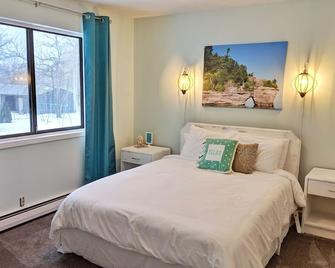 Hop & Vine Inn - Fennville - Habitación